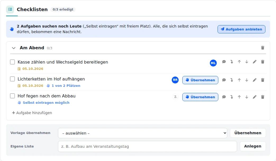 Checkliste „Am Abend“ mit dem Hinweis „2 Aufgaben suchen noch Leute“ und dem Knopf „Aufgaben anbieten“, darunter Aufgaben wie „Lichterketten im Hof aufhängen“ mit „1 von 2 Plätzen“ und dem Knopf „Übernehmen“.