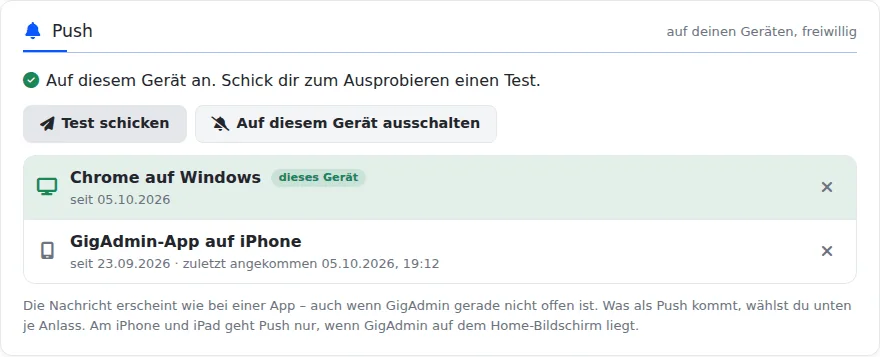 Karte „Push“ mit „Auf diesem Gerät an“, den Knöpfen „Test schicken“ und „Auf diesem Gerät ausschalten“ und zwei Geräten: Chrome auf Windows und GigAdmin-App auf iPhone